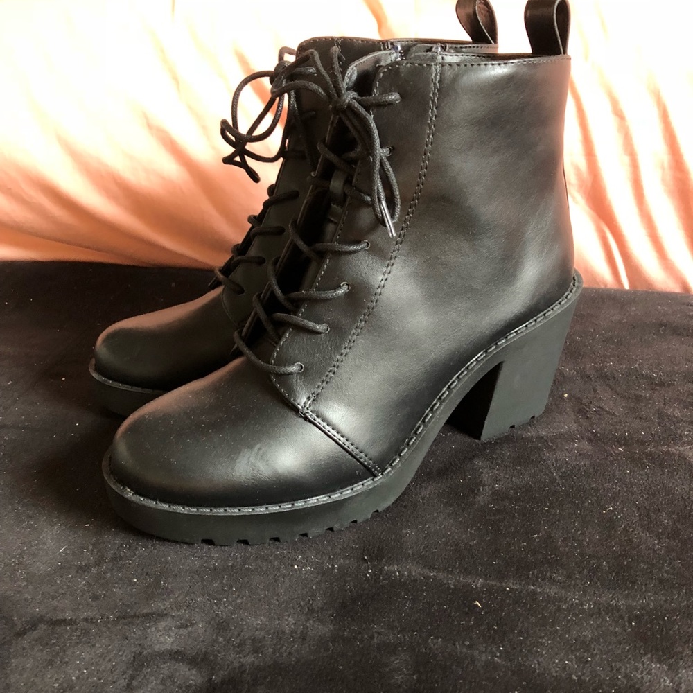 NWOT H&M Boots
